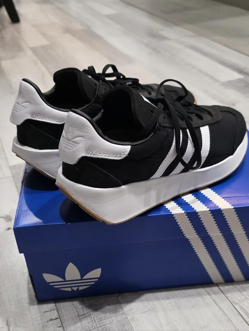 Adidas Country Xlg J Black & White Retro Kids 7 Runner Sneakers Womens 8 - Picture 1 of 8